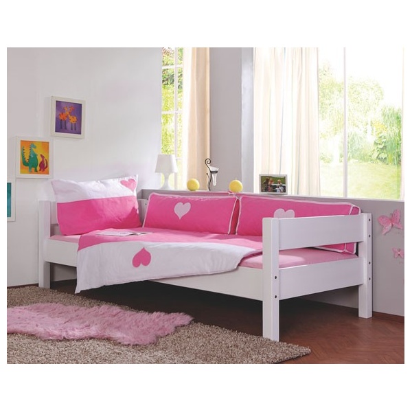 Ropa de cama con corazones blancos y rosas
