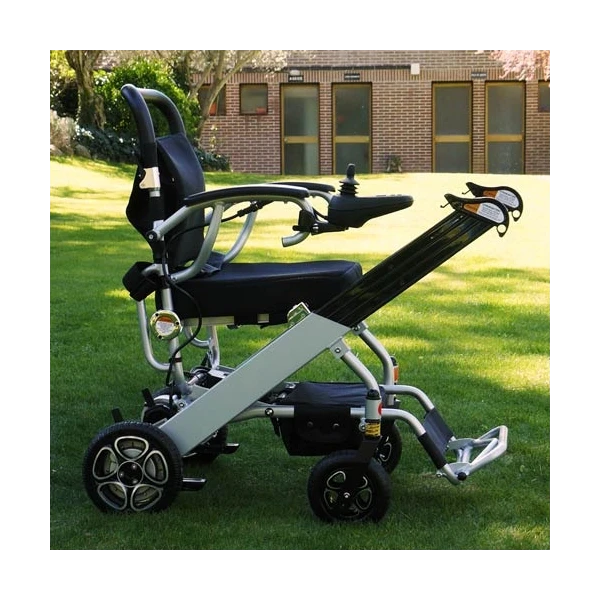 Silla de ruedas eléctrica pequeña