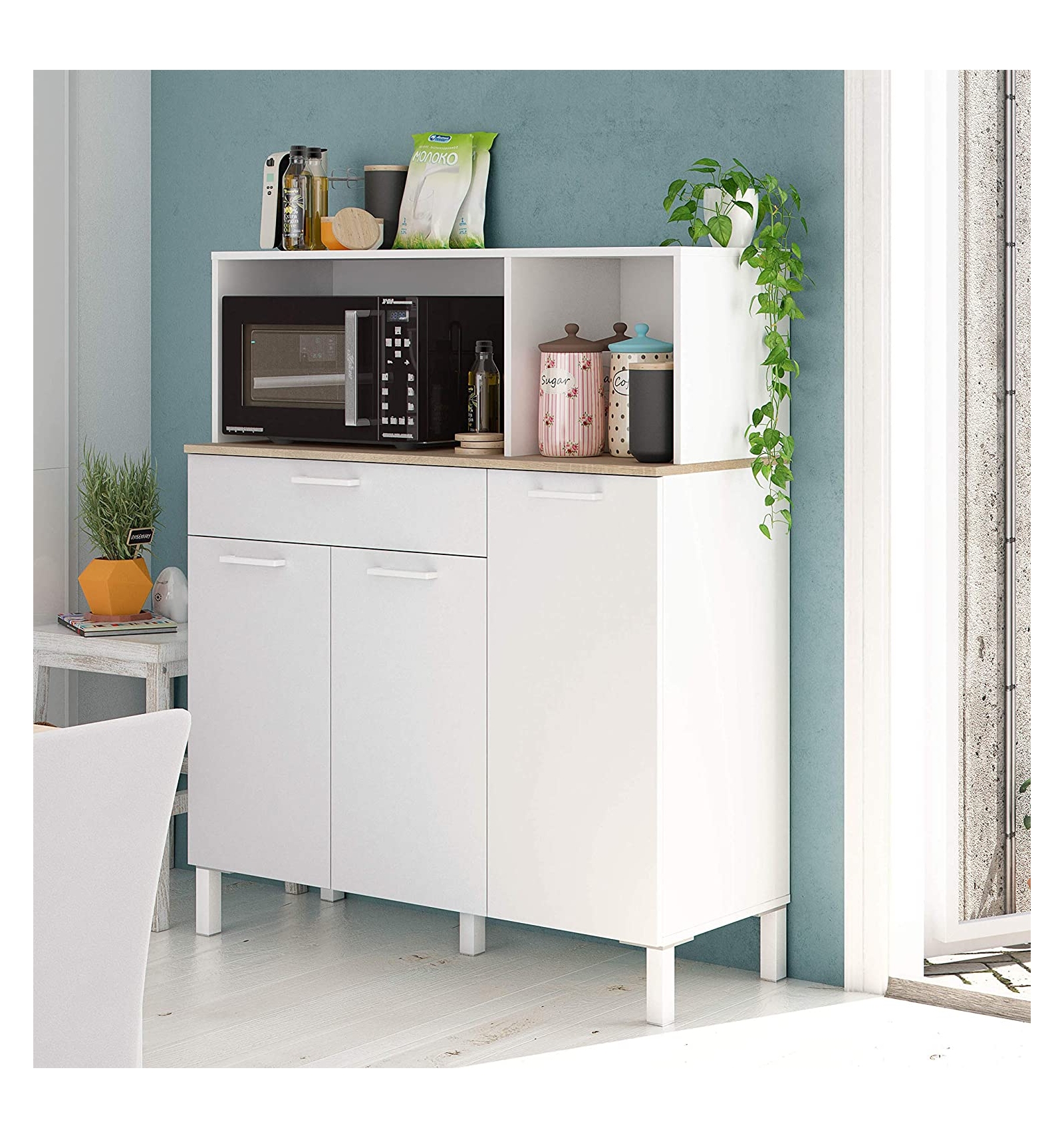 Mueble auxiliar de cocina en color blanco y natural de estilo nórdico.