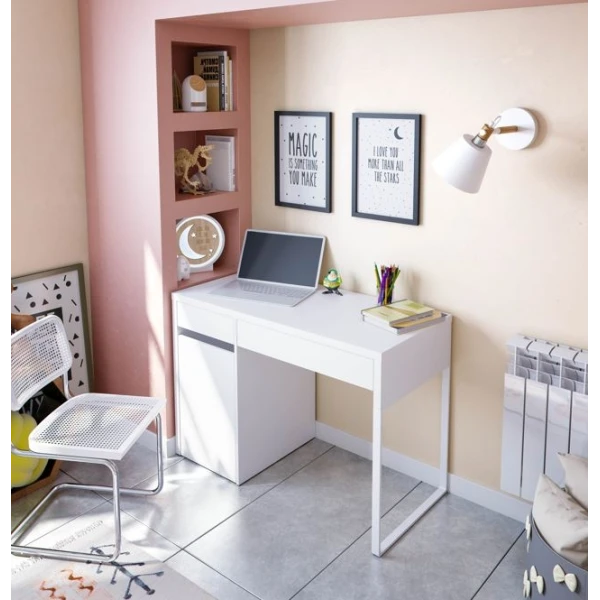 Escritorio con cajones y estante 