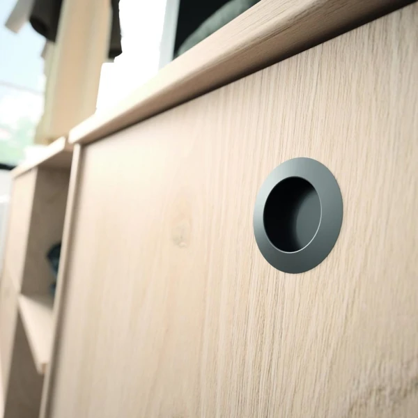 vestidor abierto con espejo