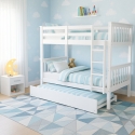 Litera de madera Minerva Vicawu con cama nido en dormitorio decorado con ropa de cama pastel