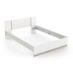 Estructura de cama Nord con patas de madera, diseño minimalista y robusto en roble