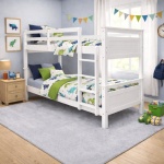 Litera Madera Titan Vicawu blanca en dormitorio infantil moderno con ropa de cama decorativa